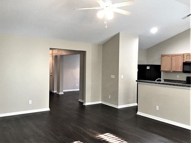 Building Photo - 5037 Thornton Dr