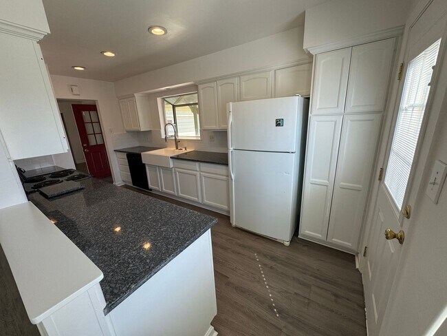 Building Photo - 3 bedroom | 2 bathroom | Citrus Heights Single Family Home