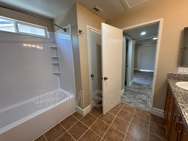 Building Photo - 10862 Wethersfield Dr