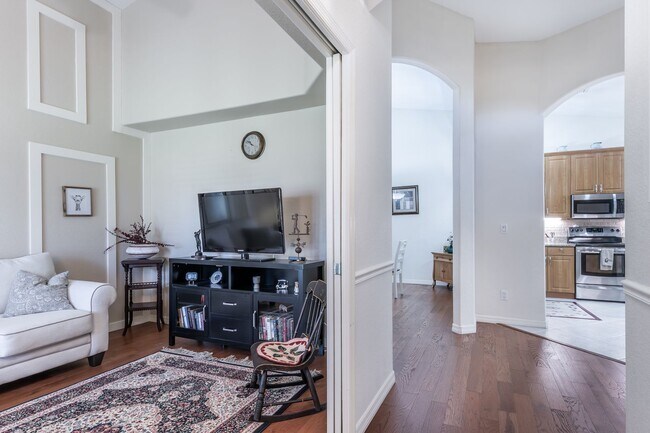 Building Photo - IMMACULATE TURNKEY FURNISHED- NEAR TWIN ISLES COUNTRY GOLF CLUB