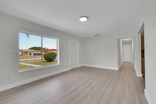 Building Photo - 14312 SW 110th Ave