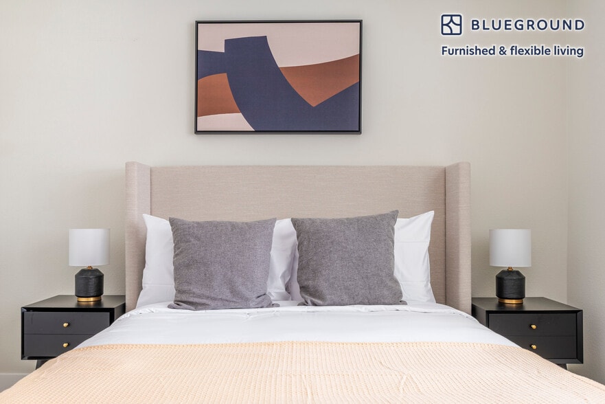 Building Photo - 3889 Artist Walk Common