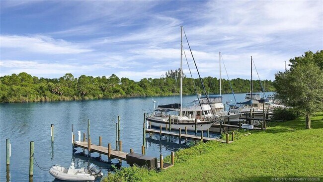 Building Photo - 2698 SW Versailles Terrace