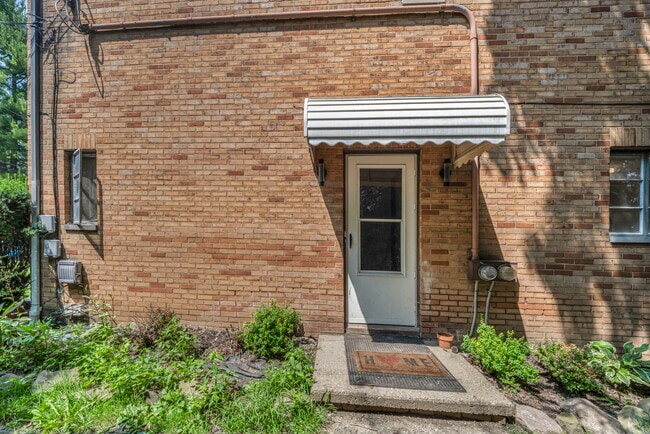 Building Photo - 1787 Tanglewood Dr