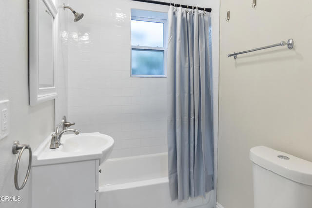 Building Photo - 744 Onarga Ave