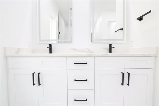 Building Photo - 306 E 7th St