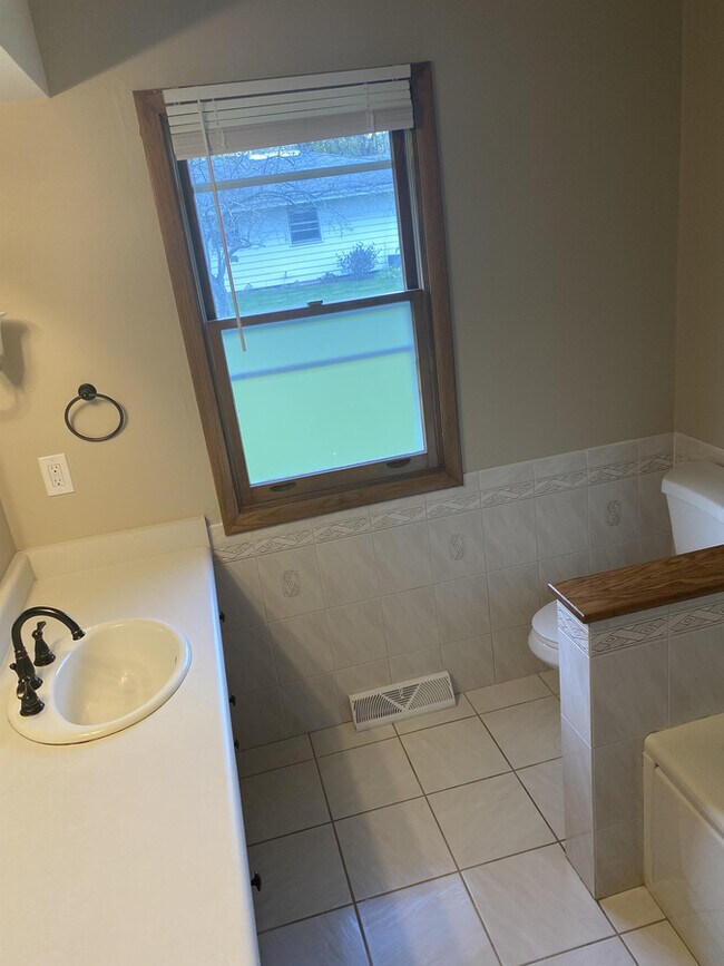 Building Photo - 18105 Milwaukee Ave