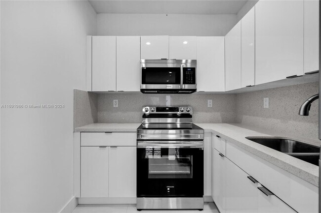 Building Photo - 21845 Goulds Ave (Unit#: 102)