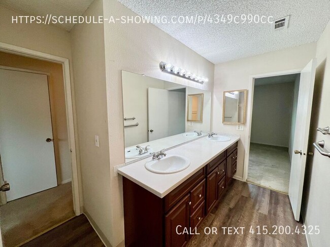 Building Photo - Beautiful 2 Bedroom 1 Bathroom Close to Fr...