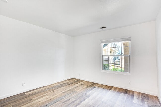 Building Photo - 10626 Aderman Ave