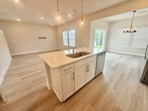 Building Photo - 3 Bed 2.5 Bath House with Garage in Hermitage $2500/mo