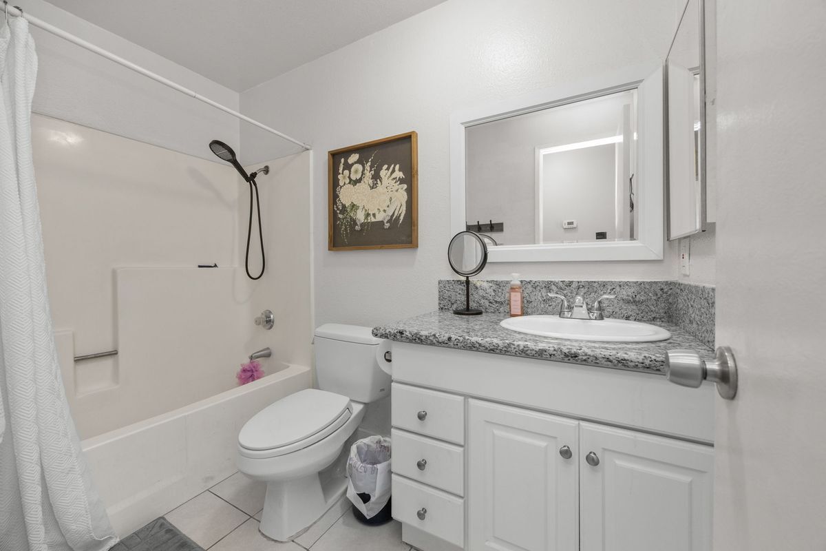 Building Photo - 1336 Brentwood Cir