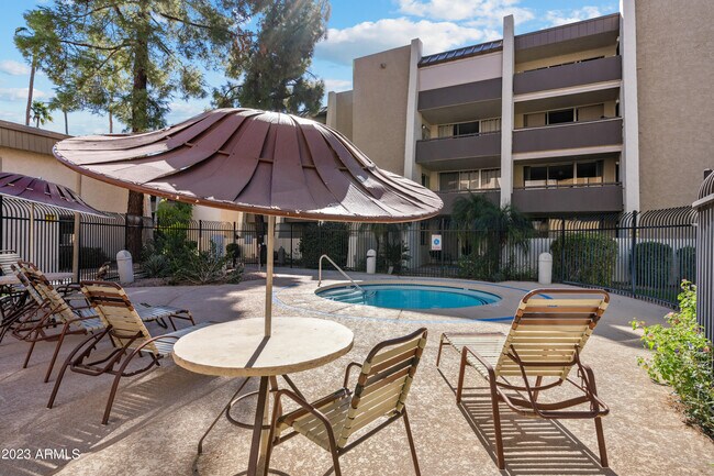 Building Photo - 7625 E Camelback Rd