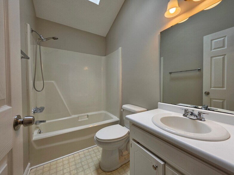 Building Photo - 503 Dunwoody Dr
