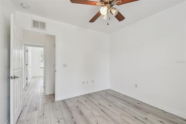 Building Photo - 587 Shady Grove Dr