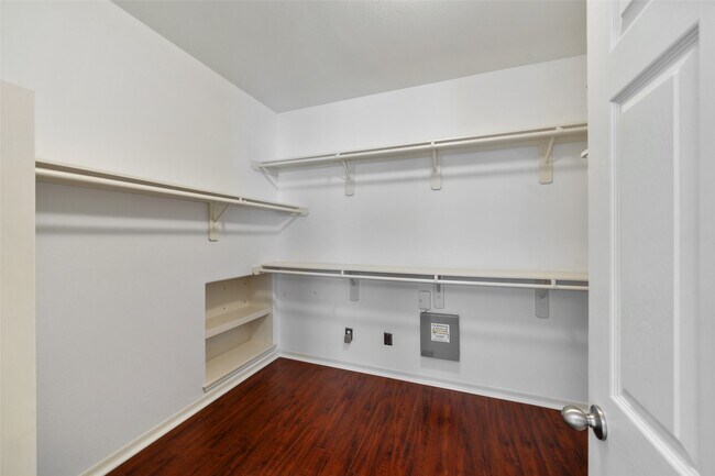 Building Photo - 8406 Oak Villa Ct