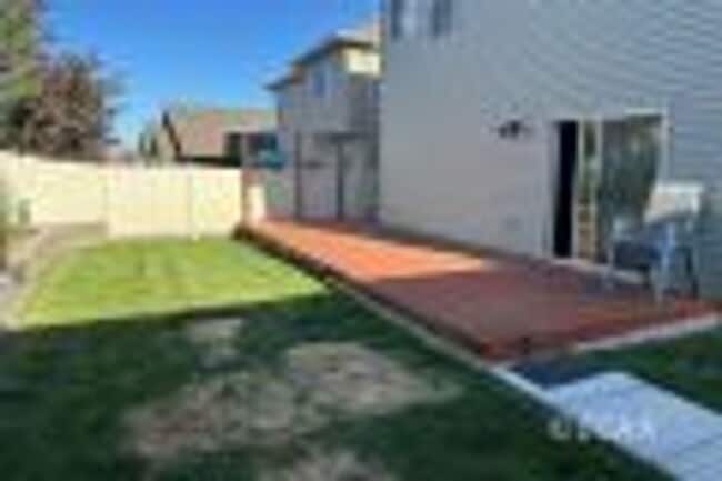 Building Photo - Newer Home in Elko