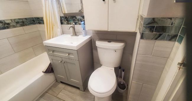 Building Photo - Charming 2-Bed Flint Home with In-Unit Laundry & Pet-Friendly Perks for $1300/mo!