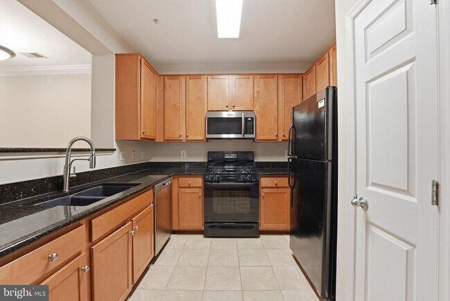 Building Photo - 4850 Eisenhower Ave