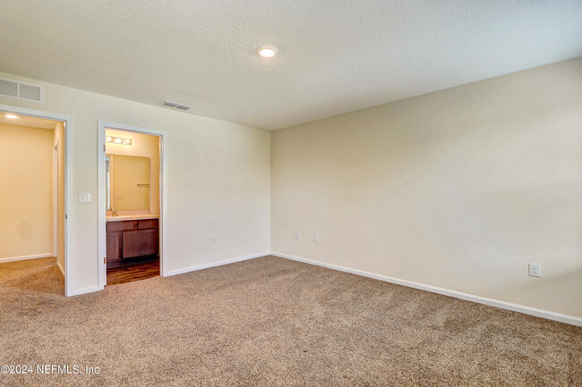 Building Photo - 335 Aralia Ln