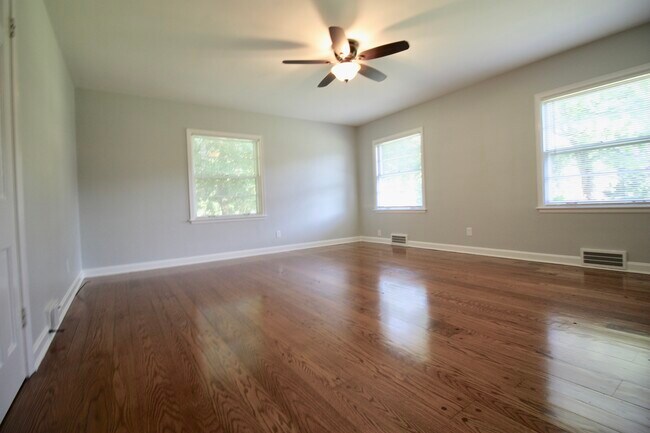 Building Photo - 203 Dorsey Way