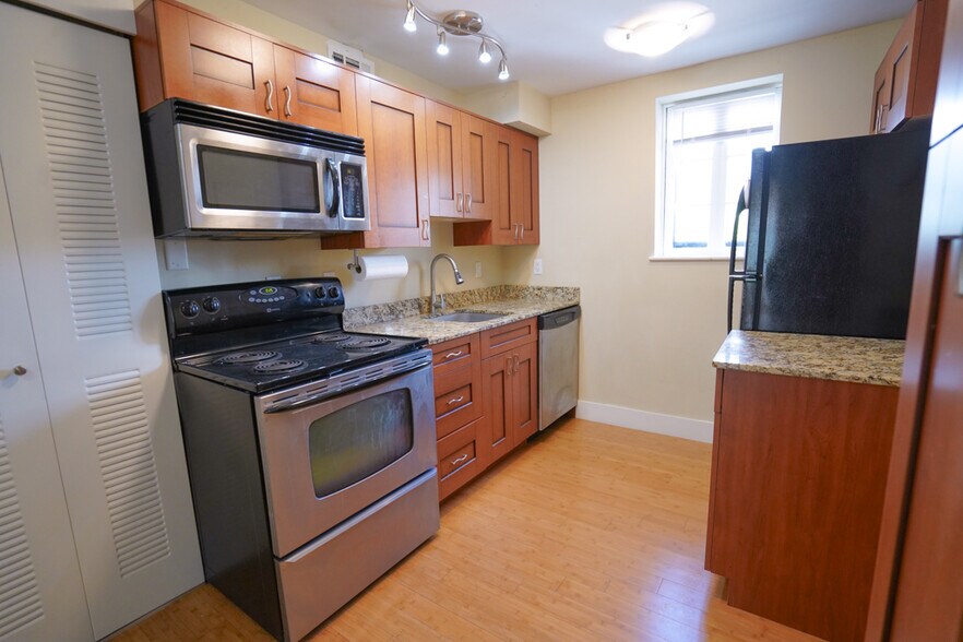 Building Photo - 611 Westgate Ave