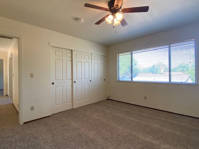 Building Photo - Roseville home with large backyard