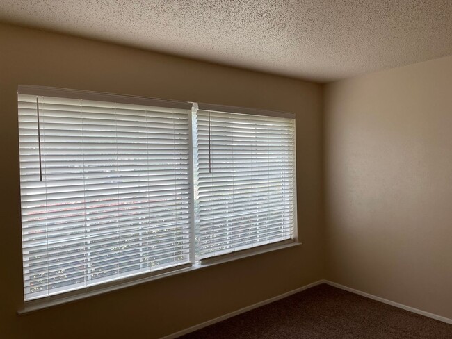 Building Photo - Available Now | Single-Story 3 Bed, 2 Bath | Prime Waco Location | Cul-de-Sac Lot with Garage | P...