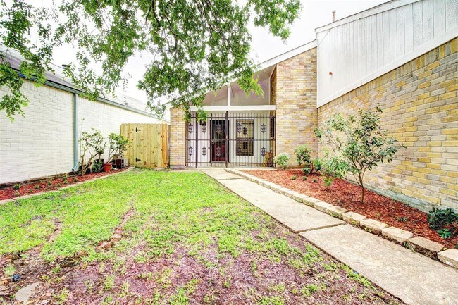 Building Photo - 6615 Briar Terrace Dr