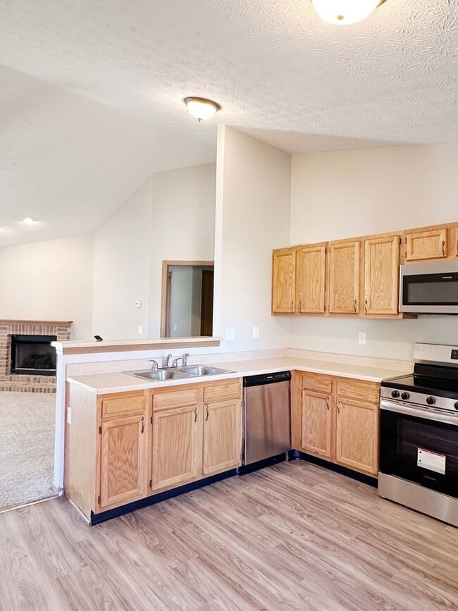 Building Photo - Spacious 2-Bed, 2-Bath Duplex with Attache...