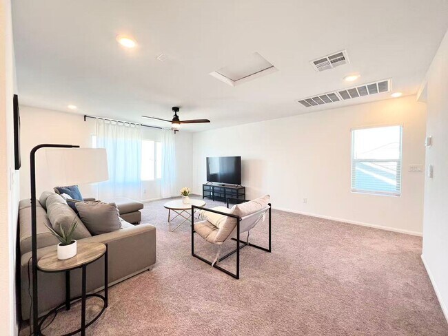 Building Photo - Beautiful 3-story home with 4 bedrooms and 3.5 bathrooms