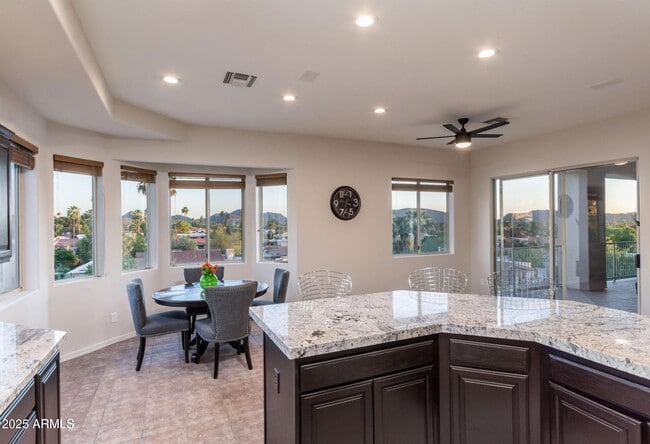 Building Photo - 908 E Waltann Ln