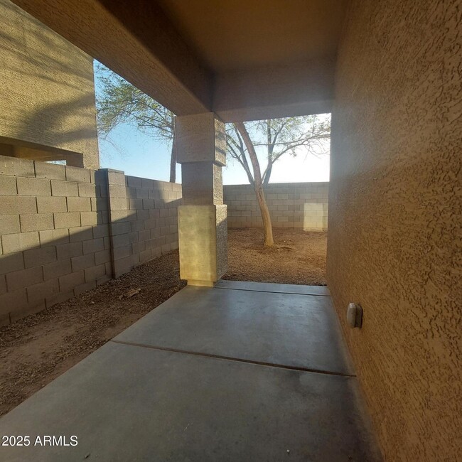 Building Photo - 10225 W Camelback Rd
