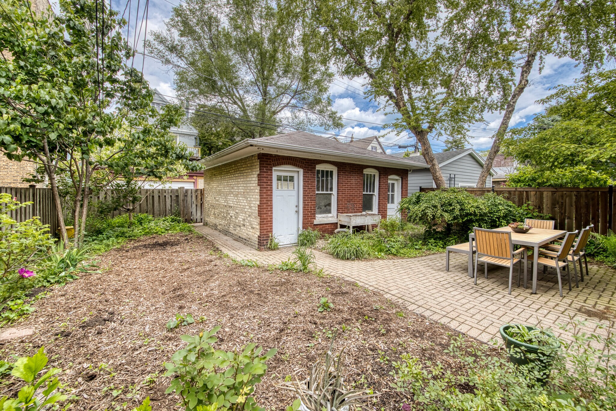 Building Photo - 2152 W Agatite Ave