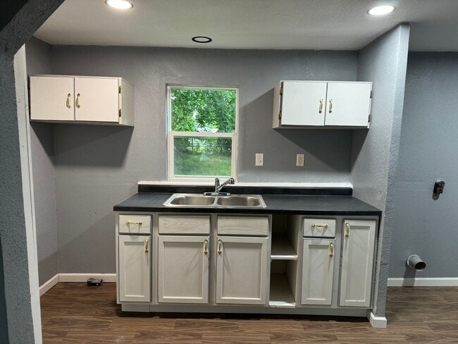 Primary Photo - Recently updated 2 bedroom home