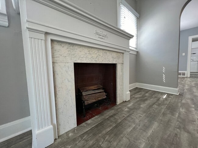 Building Photo - 2186 Wascana Ave