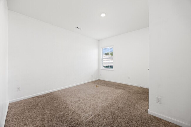 Building Photo - 5043 Deisy May Ln