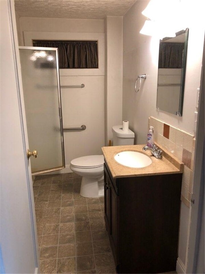 Bathroom - 4469 Orchard Ave