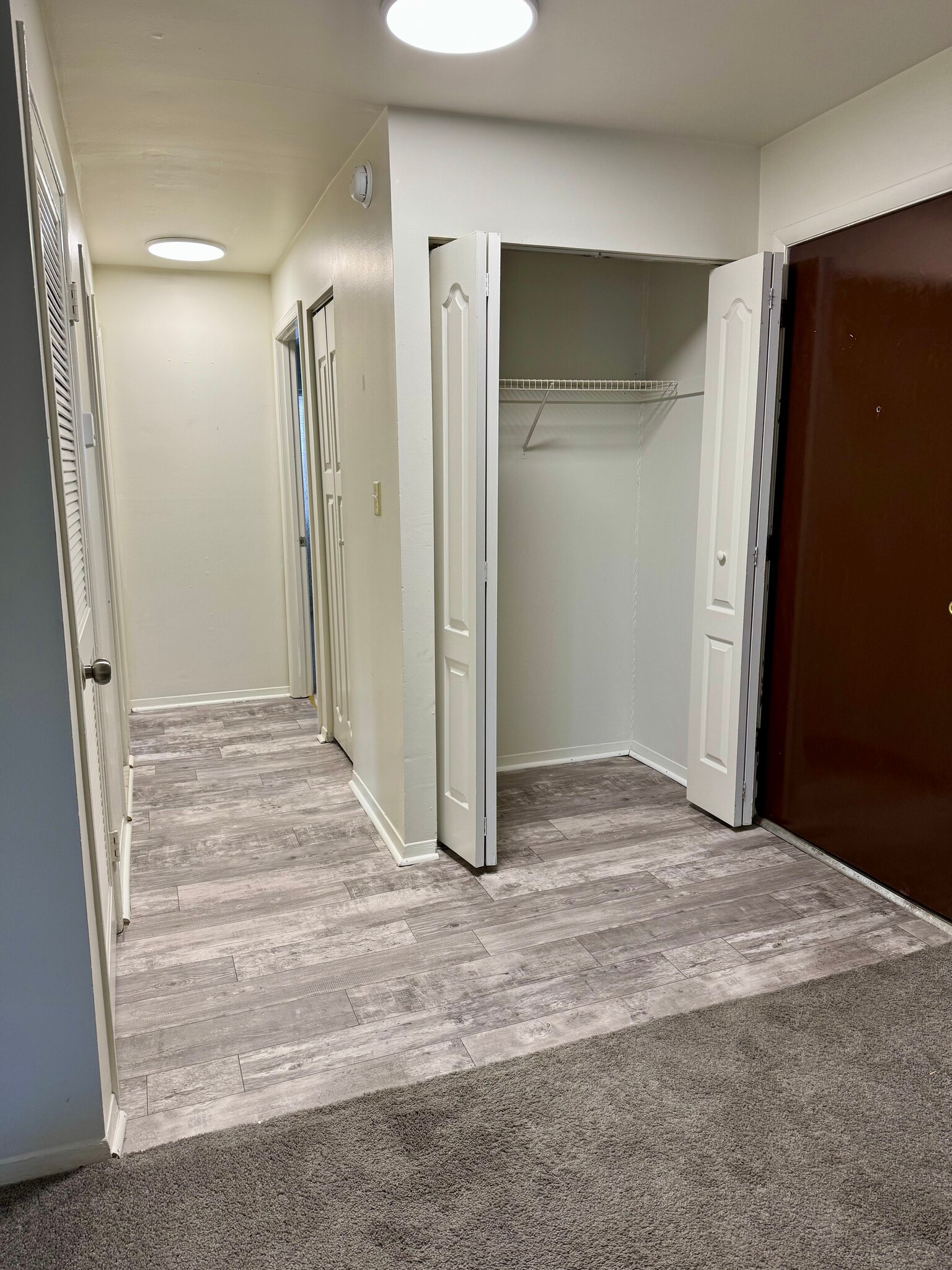 Building Photo - 1001 White Oak Rd