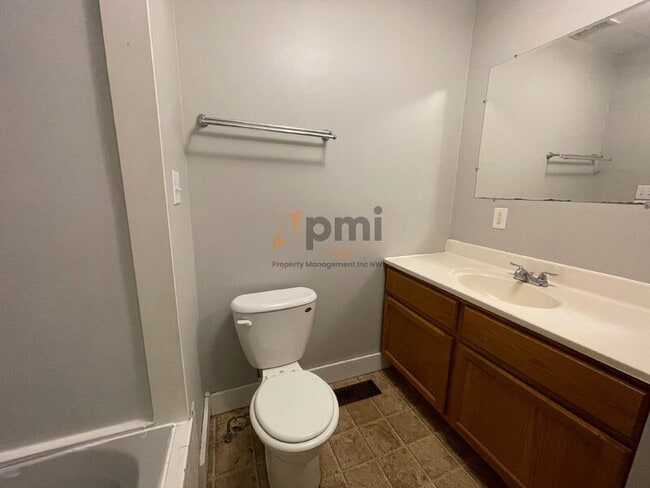 Building Photo - 406 A St