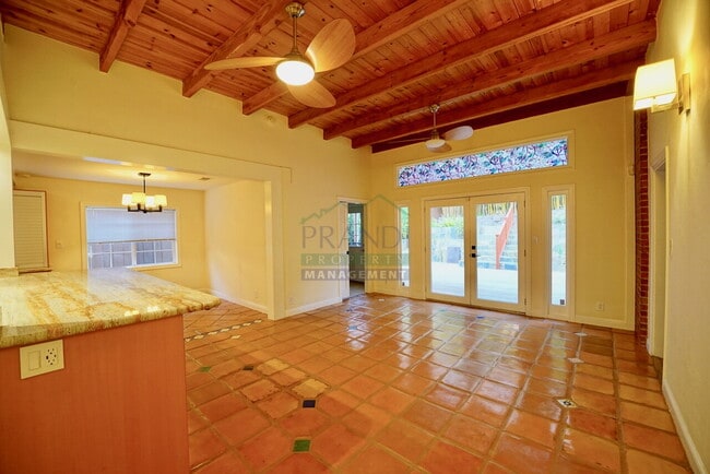 Building Photo - Available Now! 3 Bedroom San Rafael House