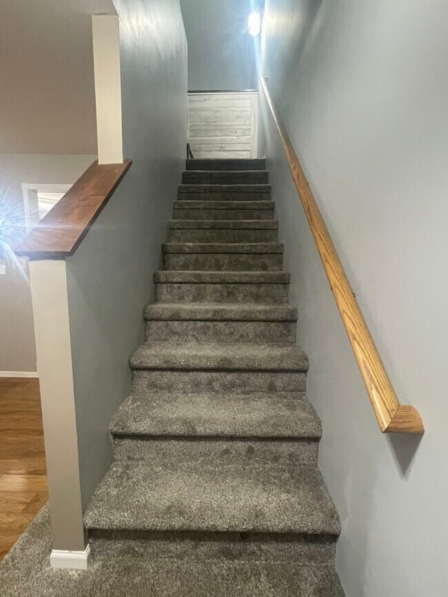 Building Photo - 939 Symphony Dr