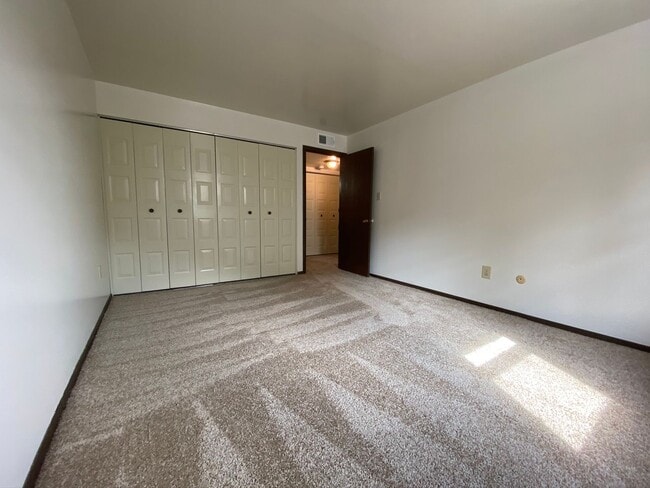 Building Photo - Wonderful 2BR at The Bellwood Manor!  Central A/C & MORE! - Call Today for a Tour!