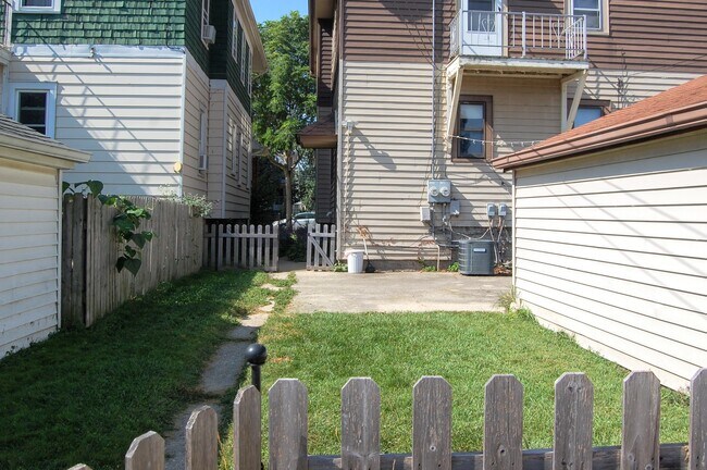Building Photo - 3224 S Springfield Ave