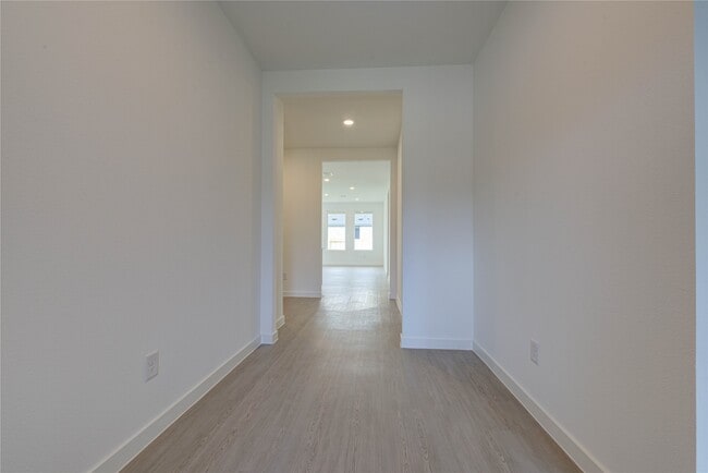 Building Photo - 400 Robin Ct