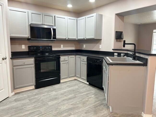 Building Photo - Modern Layout, Private Backyard, Prime Location |3 bed 2.5 bath Home in Nampa