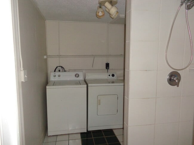 Building Photo - 2 E 54th St