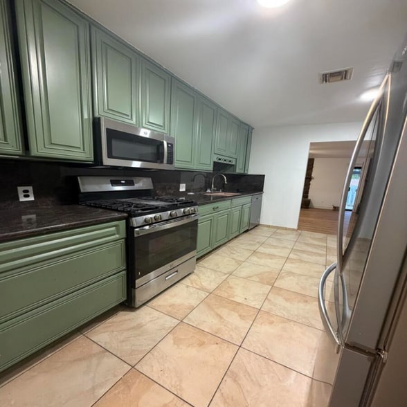 Building Photo - 3635 Nassau Dr