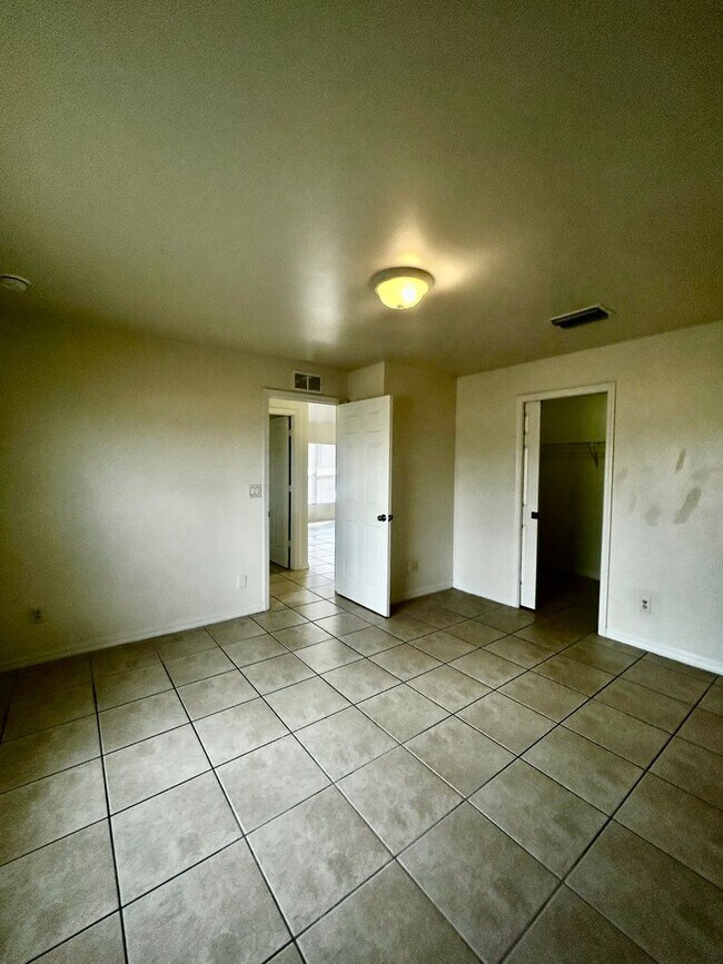 Building Photo - 4400/4402 27th Street SW