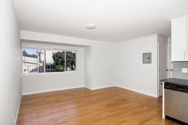 Building Photo - 1855 10th Ave